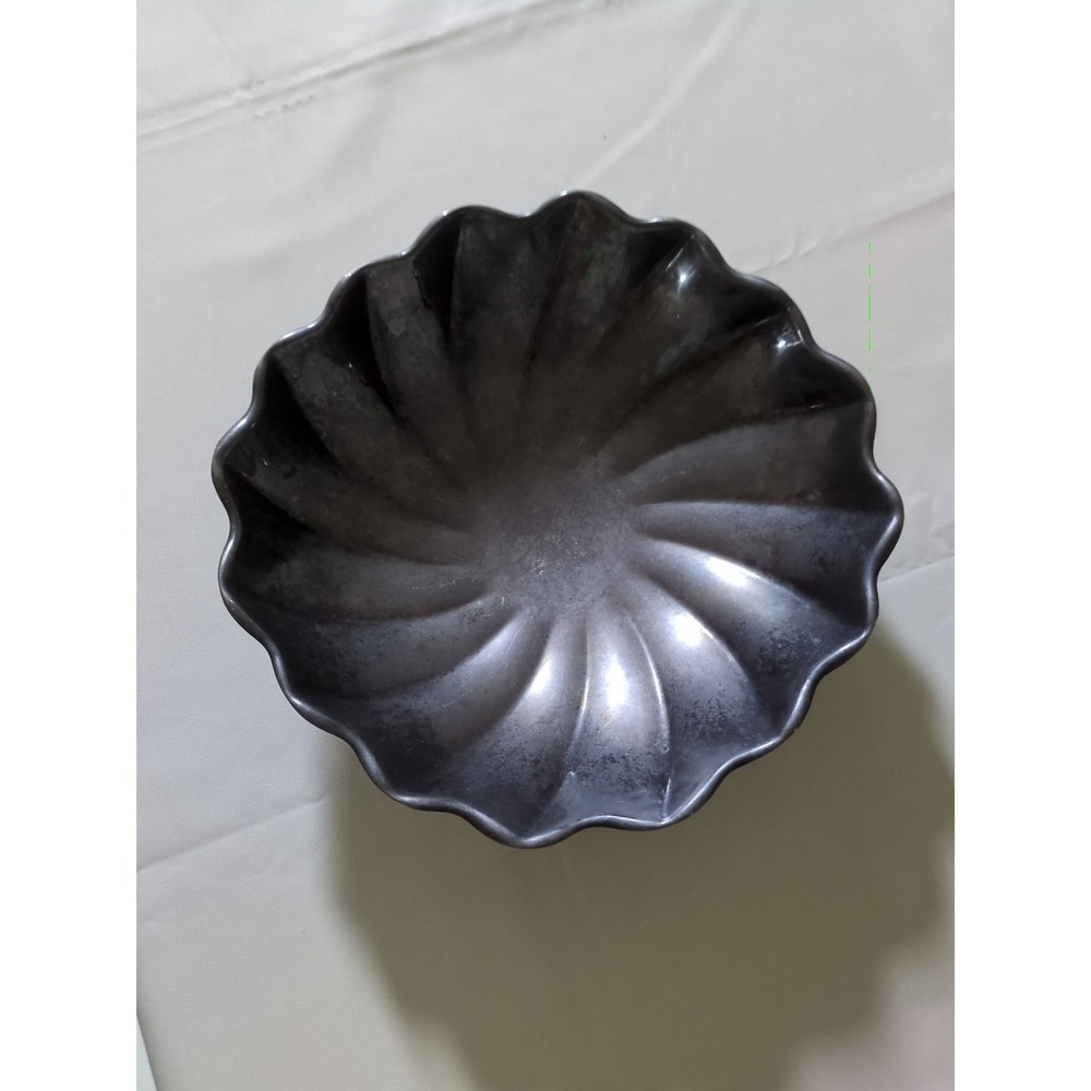 Wilton Armetale‎ Two Quart Scalloped Edge 10 3/4 Inch Diameter Bowl